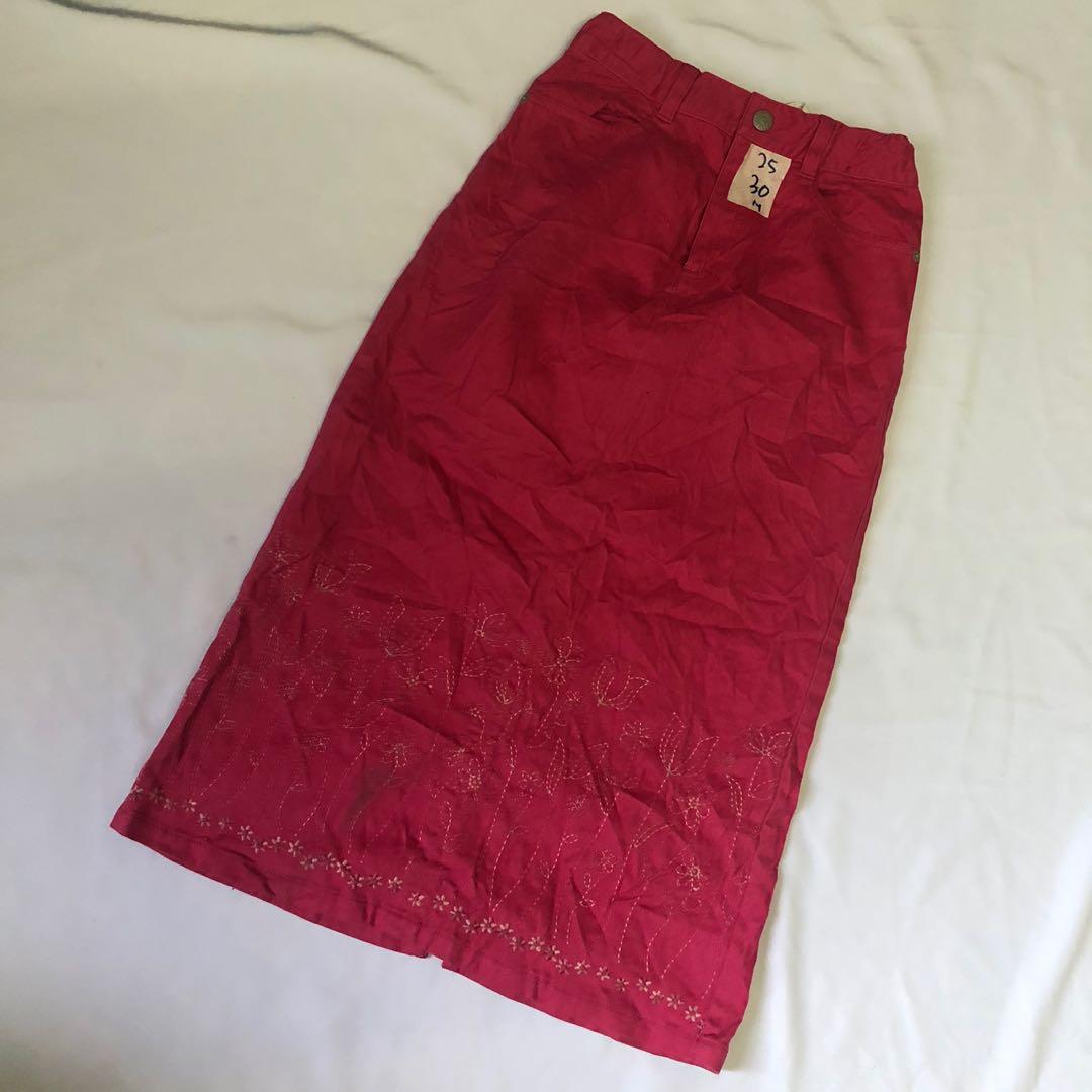 Midi (Category: Skirts) located in Ipoh. Submitted by nadmegat (Listing ID 1077403313, Image 3). Description: boleh pay by shopee 😚.
