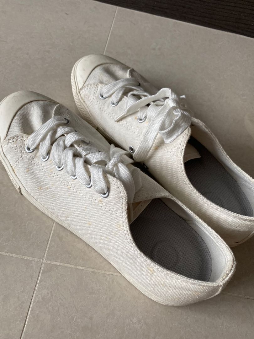 Muji white shoes store