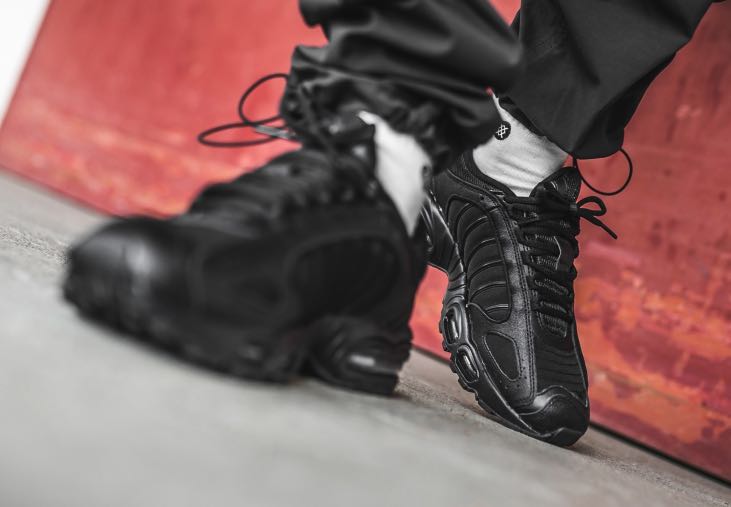 nike tailwind iv triple black