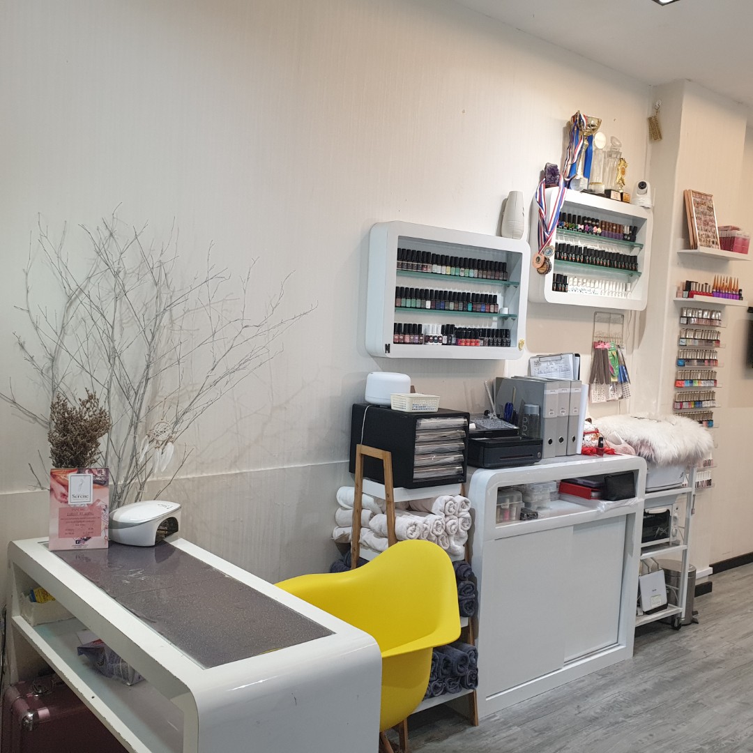 Salon to Rent / Take over, Furniture & Home Living, Bathroom & Kitchen