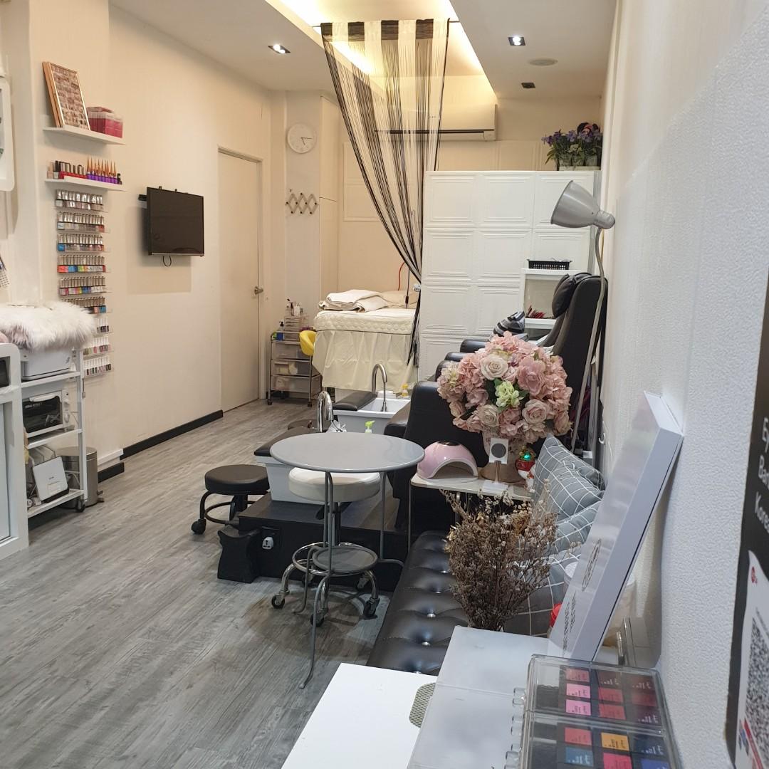Salon to Rent / Take over, Furniture & Home Living, Bathroom & Kitchen