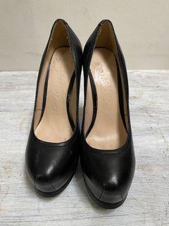 sepatu hak tinggi hitam / black heels shoes