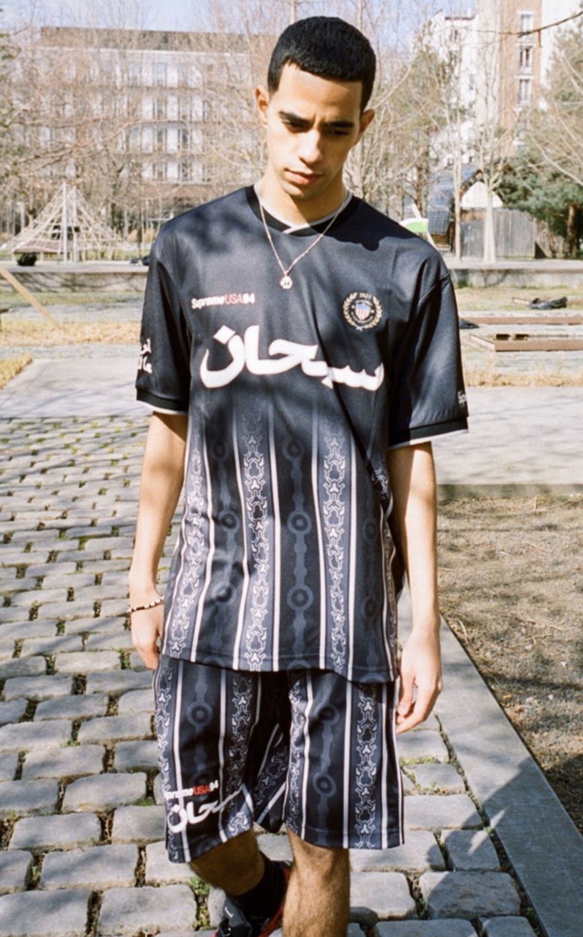洗濯回数などはいかがでしょうかSupreme Arabic Logo Soccer Jersey