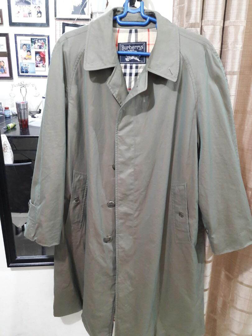 Vintage Burberry 90s olive green reflective trench coat, Men's Fashion,  Coats, Jackets and Outerwear on Carousell