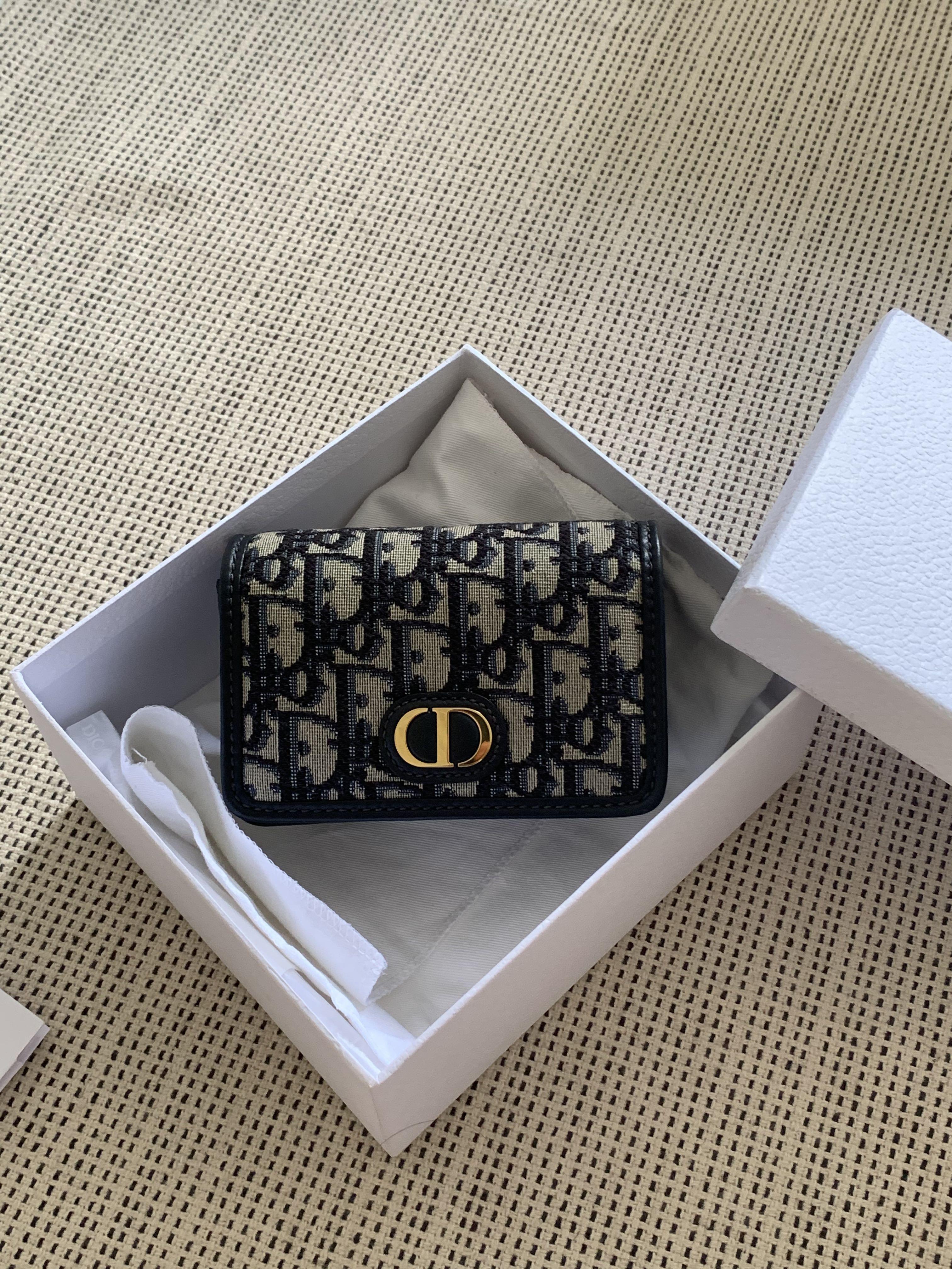 Dior 30 Montaigne nano pouch with chain, 名牌, 手袋及銀包- Carousell