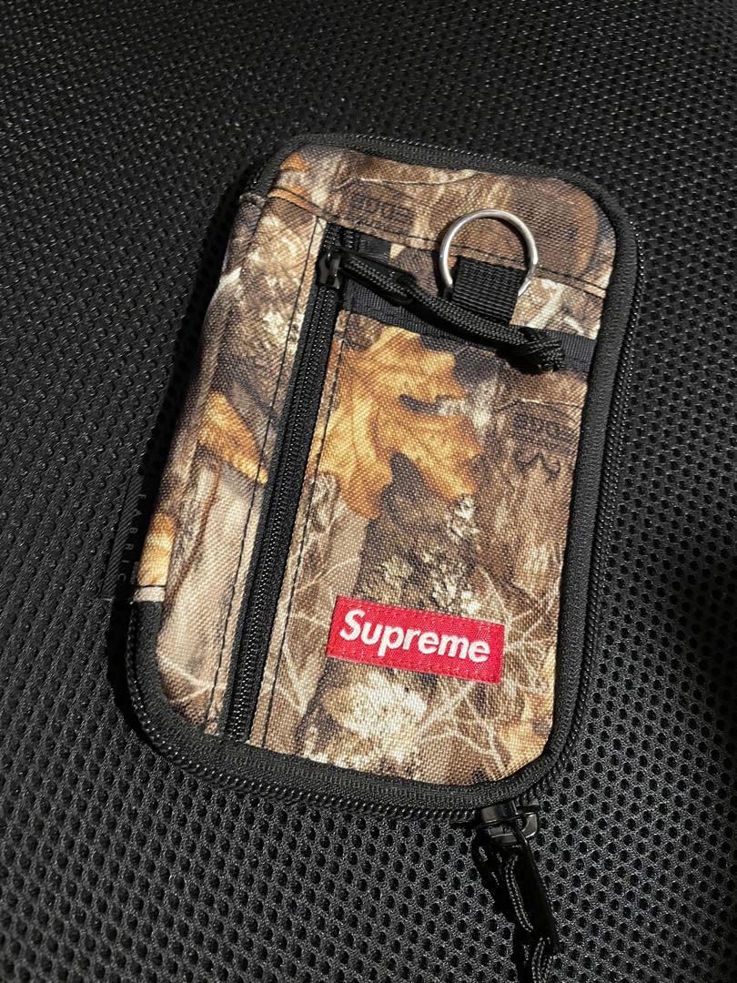 99%Supreme 19fw small zip pouch 黑色銀包, 名牌, 手袋及銀包- Carousell