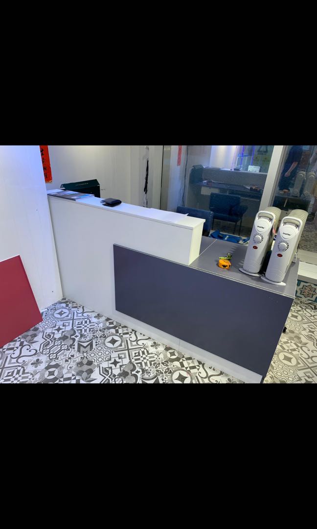 超平放二手辦公室收銀台 接待台 工作台傢俬 傢俬 家居 傢俬 書櫃 櫃子及架 Carousell