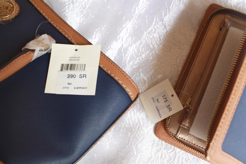 Anne Klein - Bag and wallet set (Category: Luxury Bags & Wallets) located in Pasig City. Submitted by variethings (Listing ID 1077626731, Image 2). Description: Bag and wallet Brand: Anne Klein A terno of big-sized bag and wallet where you can put in a lot. *Selling it because - not in to big bags NEW with tag, not used. But kindly note that there are some peelings (refer to photo) maybe it can be remedied thru a leather store Bought for the pric