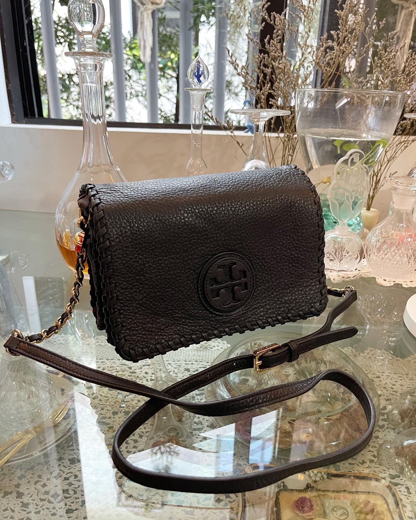 Authentic Tory Burch Marion In Black Leather Chain Slingbag/Crossbody Bag,  Women's Fashion, Bags & Wallets, Cross-body Bags on Carousell