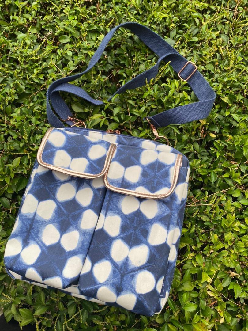 Cloud shop island bag