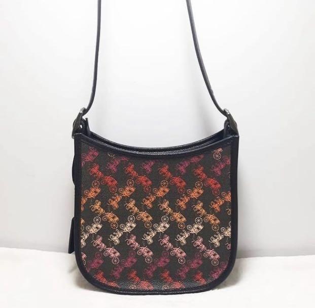 Emery crossbody 21 with on sale horse and carriage print
