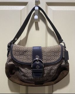 (Category: ) located in . Submitted by ilovesoldes (Listing ID 1077643519, Image 1). Description: .