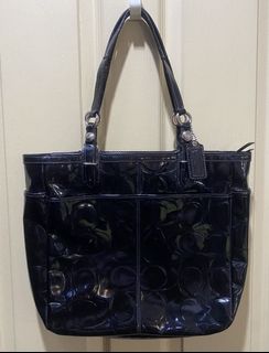 (Category: ) located in . Submitted by ilovesoldes (Listing ID 1077644148, Image 1). Description: .