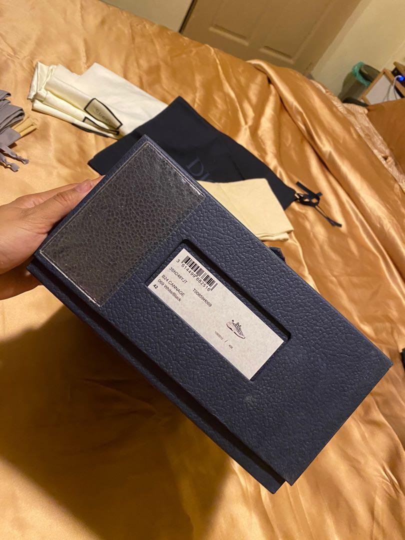 Dior box (Category: Luxury Accessories) located in Cainta. Submitted by jtc23 (Listing ID 1077680070, Image 3). Description: Negotiable .