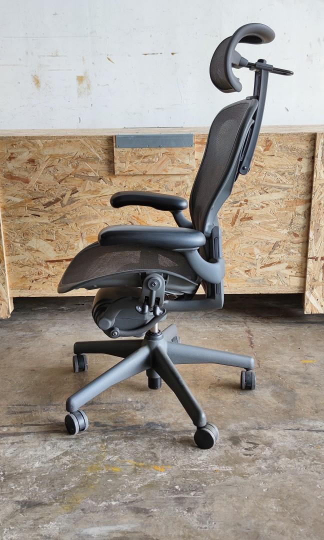 Excellent condition Fully Loaded Herman Miller Aeron in black, Furniture & Home Living 