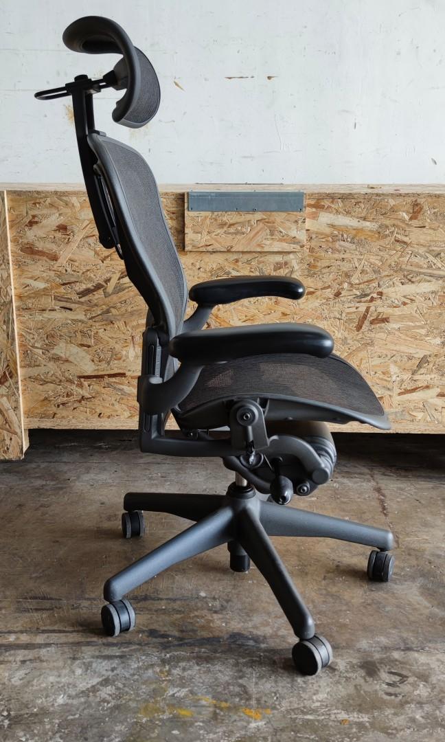 Excellent condition Fully Loaded Herman Miller Aeron in black