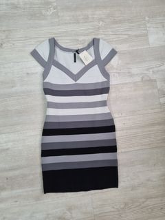 (Category: ) located in . Submitted by 2closets.co (Listing ID 1077614165, Image 1). Description: .