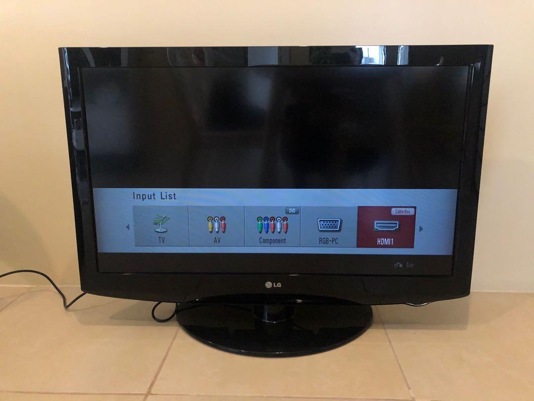 LG 37” High Definition LCD TV (Category: TV) located in Makati City. Submitted by prettymnl (Listing ID 1077649279, Image 2). Description: LG 37” High Definition LCD TV 💯 no issue / no dents Well kept Prefer pick-up.