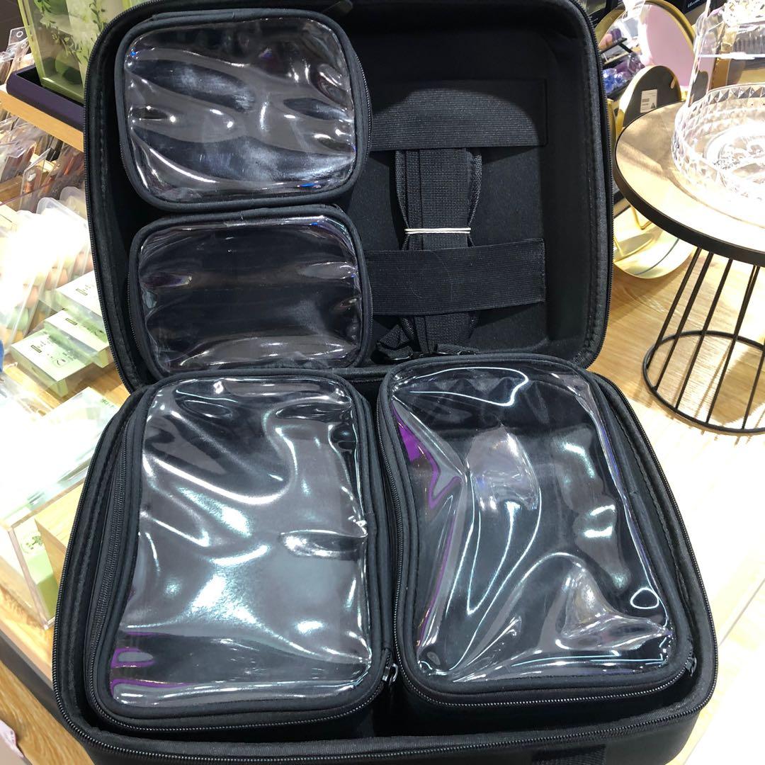 Make up bag 3416 (Category: Makeup) located in Paranaque City. Submitted by gladkingphilippines (Listing ID 1077605432, Image 2). Description: .