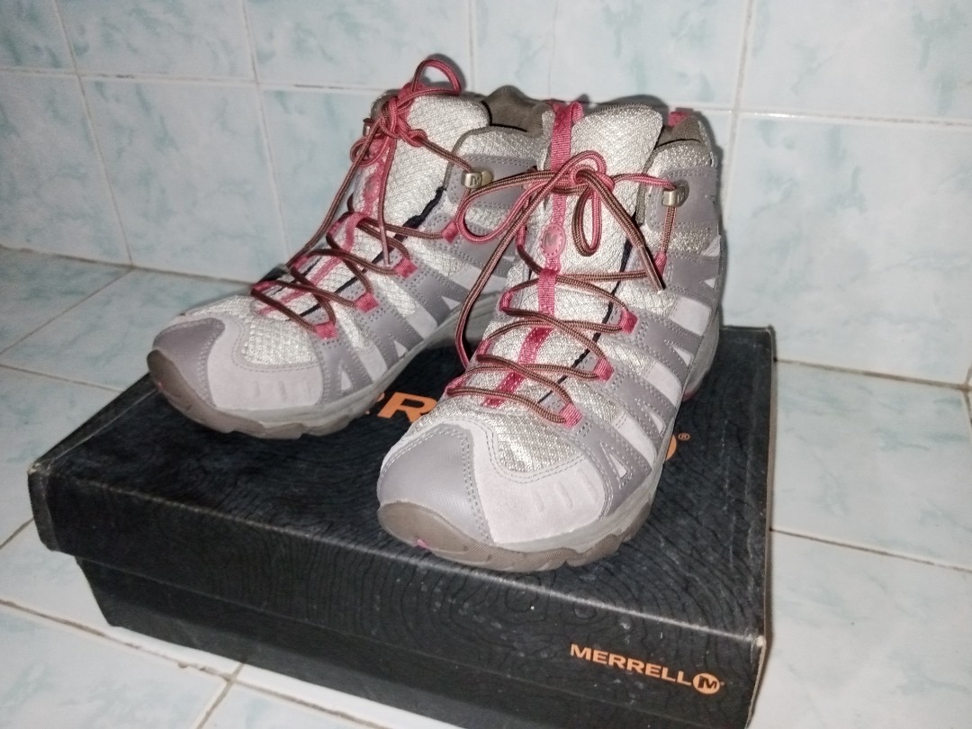 MERRELL Women s Avian Light 2 Ventilator Mid Waterproof Hiking