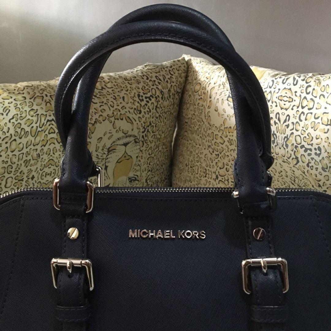 Michael Kors- Ciara bag 100% authentic (Category: Luxury Bags & Wallets) located in Manila. Submitted by zhianejaz (Listing ID 1077649000, Image 2). Description: Used once no flaws 100% Good condition -like new Bought from USA .