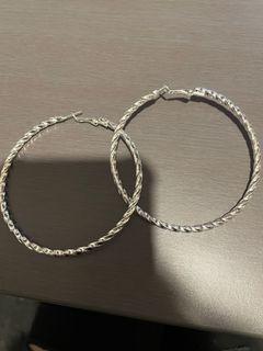 Round earrings