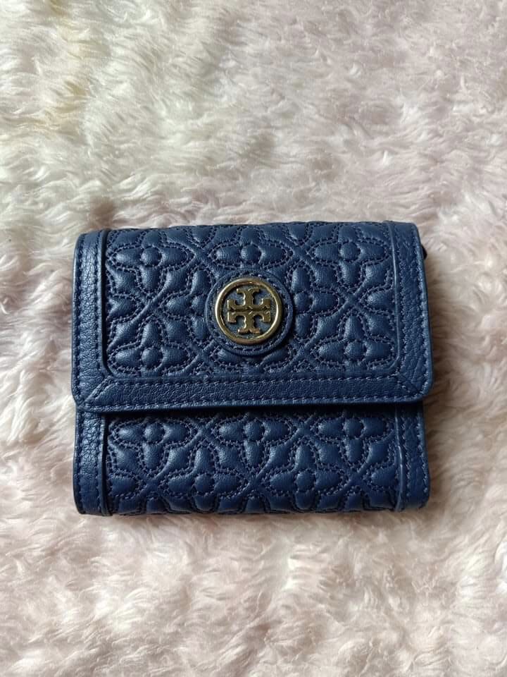 Tory burch bryant quilted wallet, Luxury, Bags & Wallets on Carousell