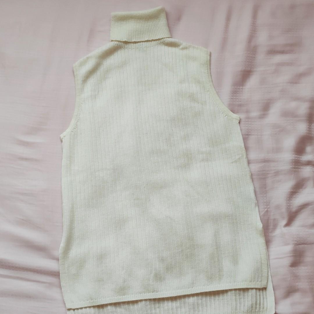White sleeveless sweater top top