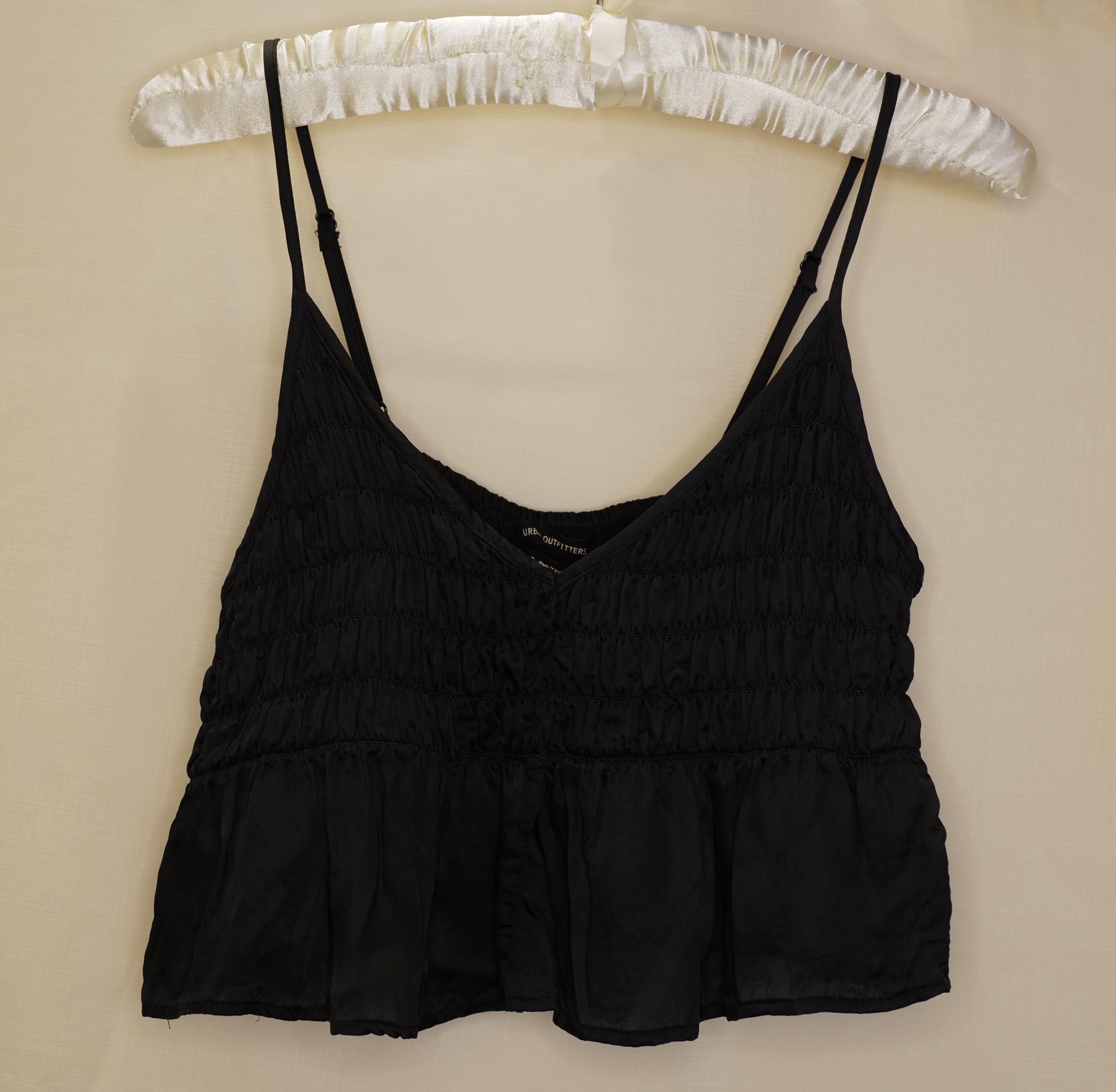 Urban Outfitters Crop Top (Category: Sleeveless) located in Pasig City. Submitted by casspreloved (Listing ID 1077667122, Image 1). Description: .