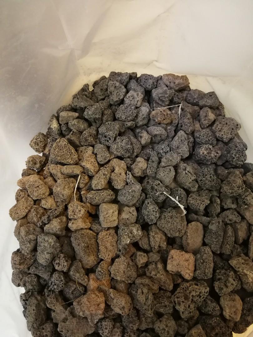 黑火山石細粒粒一袋加莫斯水草一柸 寵物用品 寵物飾物 Carousell