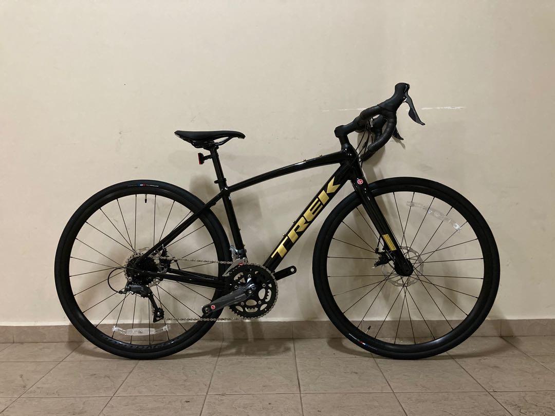 Trek Domane AL 2 Disc Road Bike Carbon Fibre Fork Sports