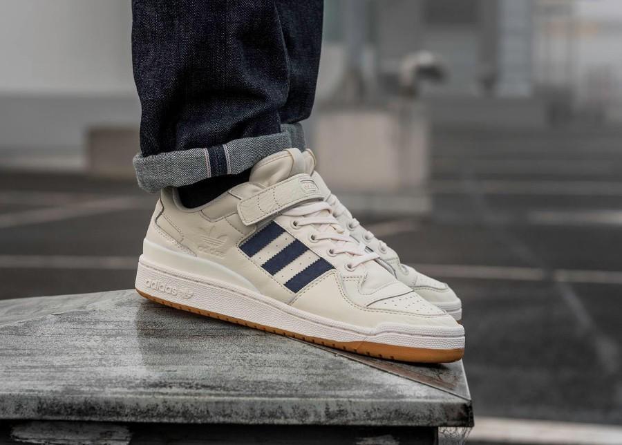 Adidas forum low chalk white
