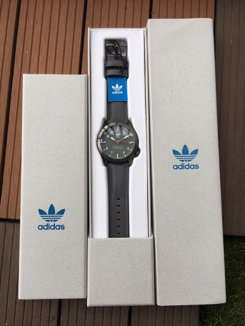 Adidas nixon top