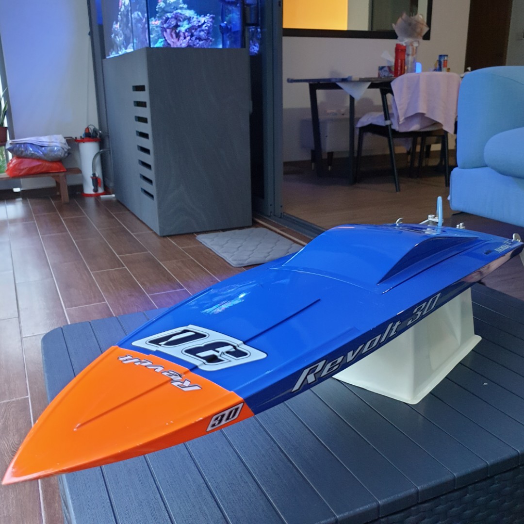 Revolt 30 discount rc boat