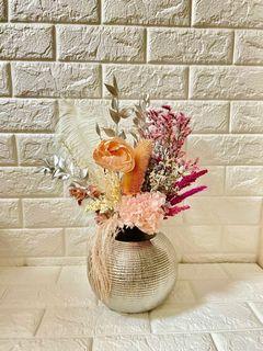 Dried flower arrangement