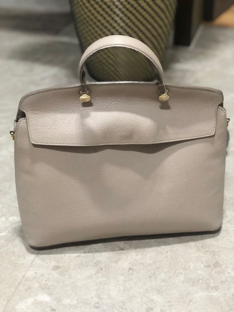 Gewaad stilte Augment Furla Piper Medium Top-handle satchel with detachable long strap, Luxury,  Bags & Wallets on Carousell