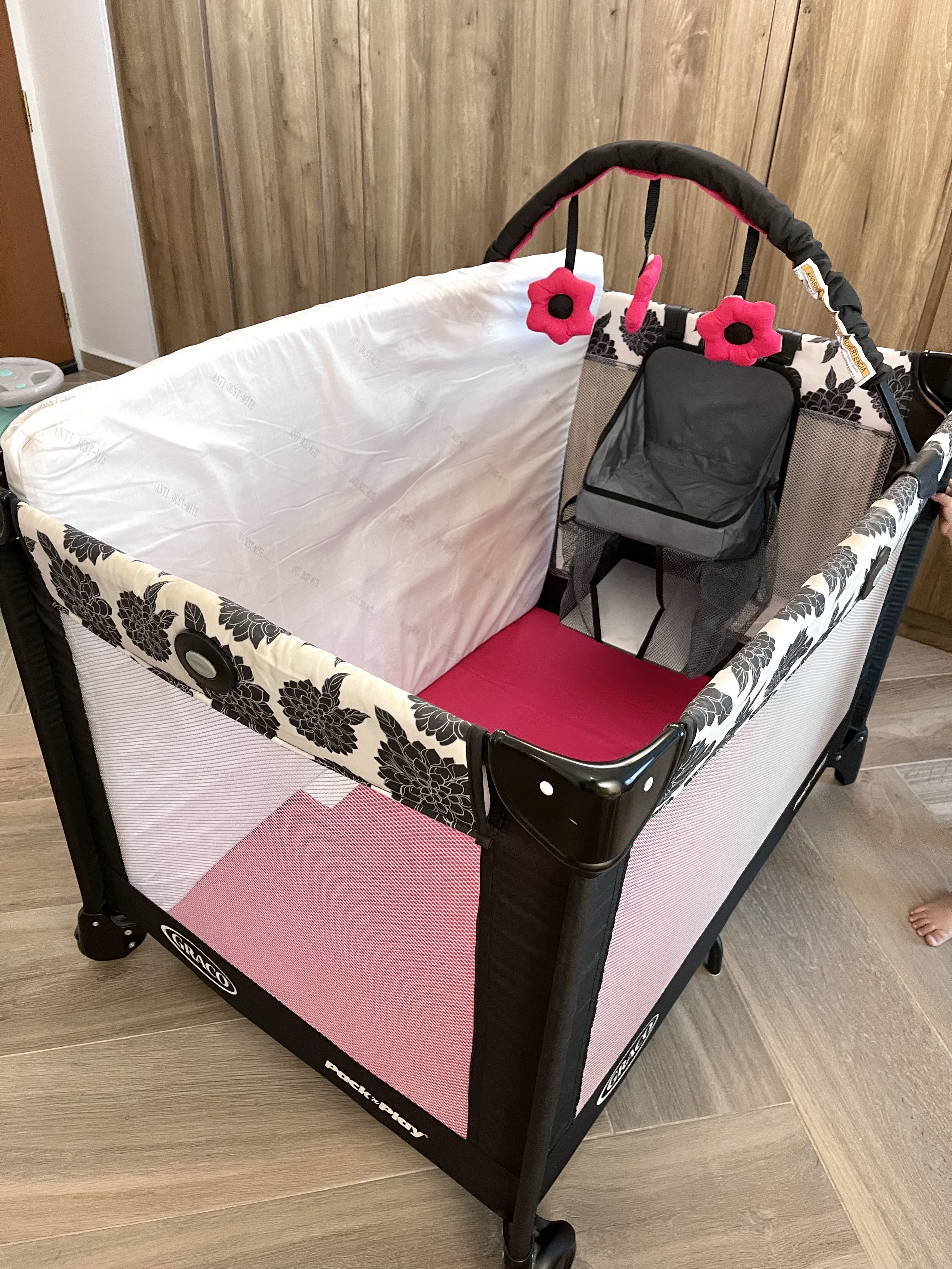 Graco Playpen / Baby Cot, Babies & Kids, Baby Nursery & Kids Furniture ...