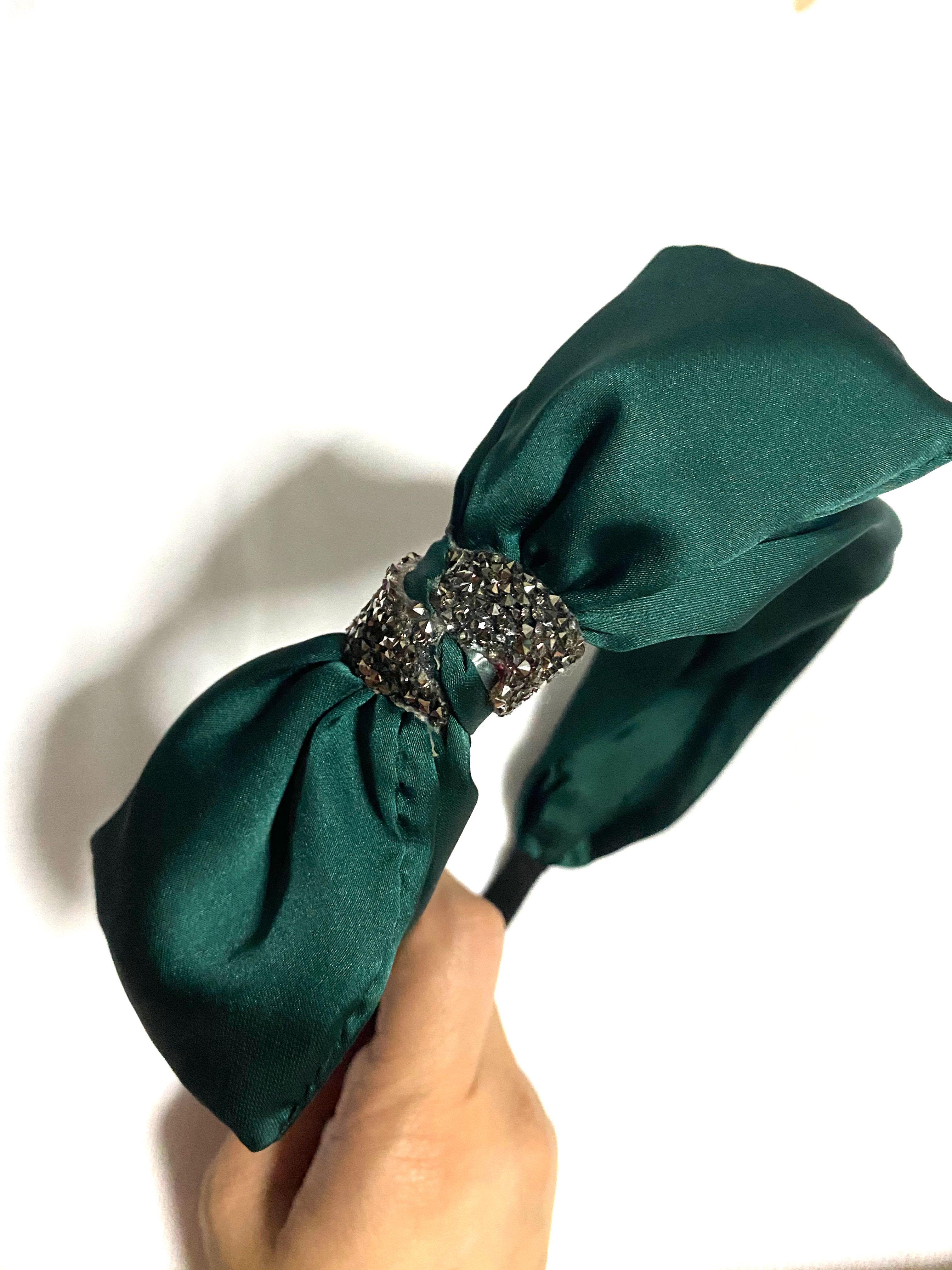 Korean Style Big Bow Head / Hair Band with Glitter Emerald Green, Women's  Fashion, Watches & Accessories, Hair Accessories on Carousell
