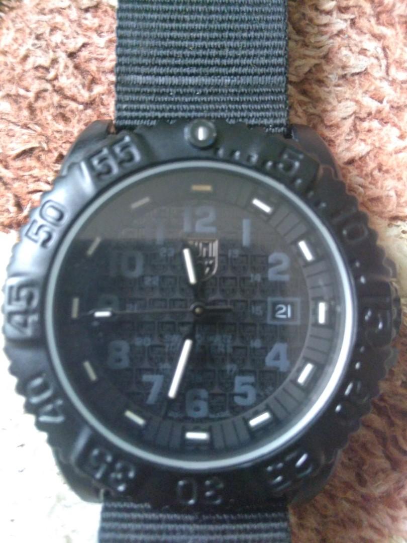 Luminox watch use need to changes battery nylons extra nlylon strap