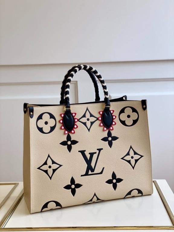 Louis Vuitton Cream/Red Monogram Canvas Crafty Onthego GM Bag