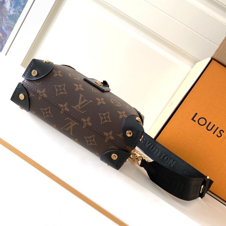 100% authentic Luis Vuitton Petite Malle Souple Classic Monogram/ black  adjustable stral Size 20 X 14 X 7.5 RM 4000