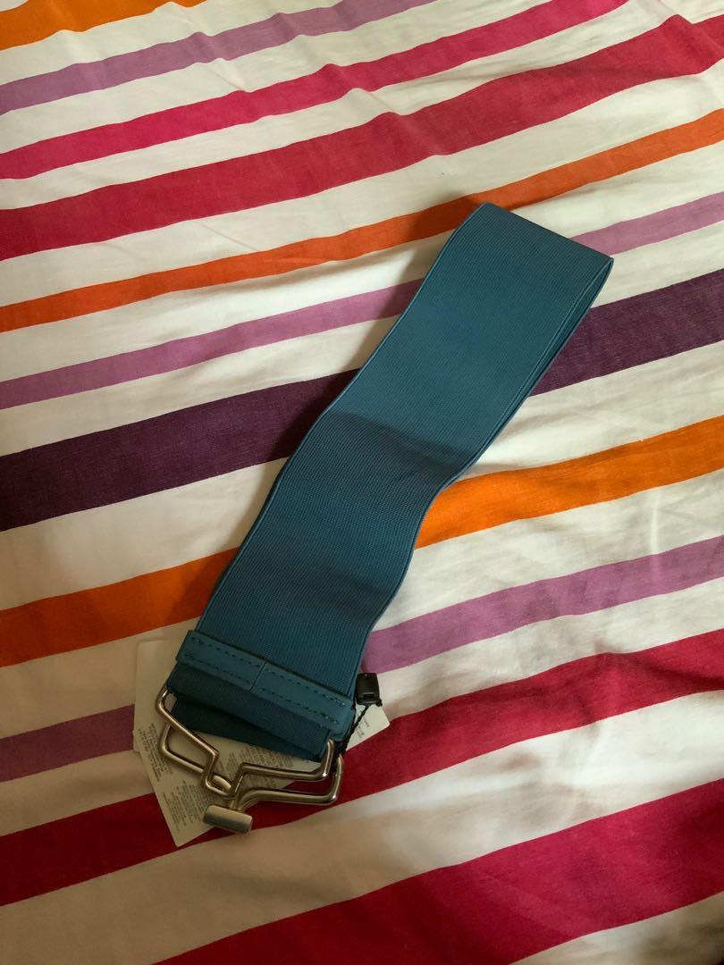 blue elastic belt