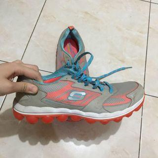 Skechers Memory Foam Sepatu olahraga