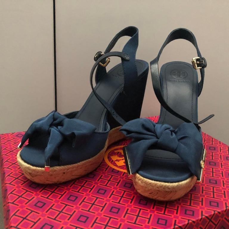 Tory Burch Penny Wedge Sandals, Newport Navy, Women's Fashion, Footwear,  Loafers on Carousell