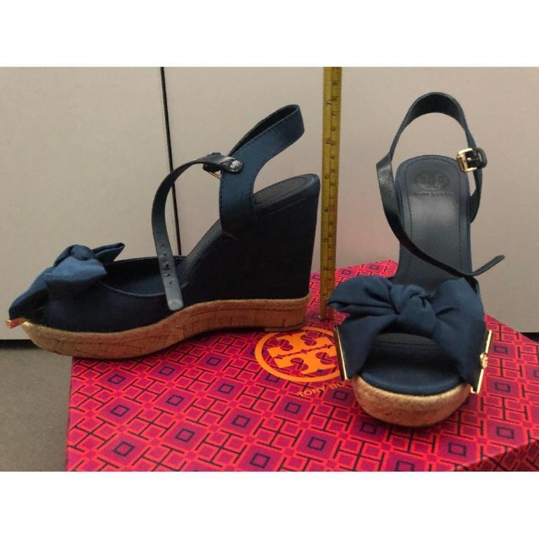 Tory Burch Penny Wedge Sandals, Newport Navy, Women's Fashion, Footwear,  Loafers on Carousell