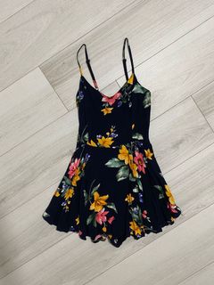 (Category: ) located in . Submitted by clearingwardrobess (Listing ID 1078149603, Image 1). Description: .