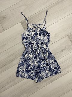 (Category: ) located in . Submitted by clearingwardrobess (Listing ID 1078149520, Image 1). Description: .