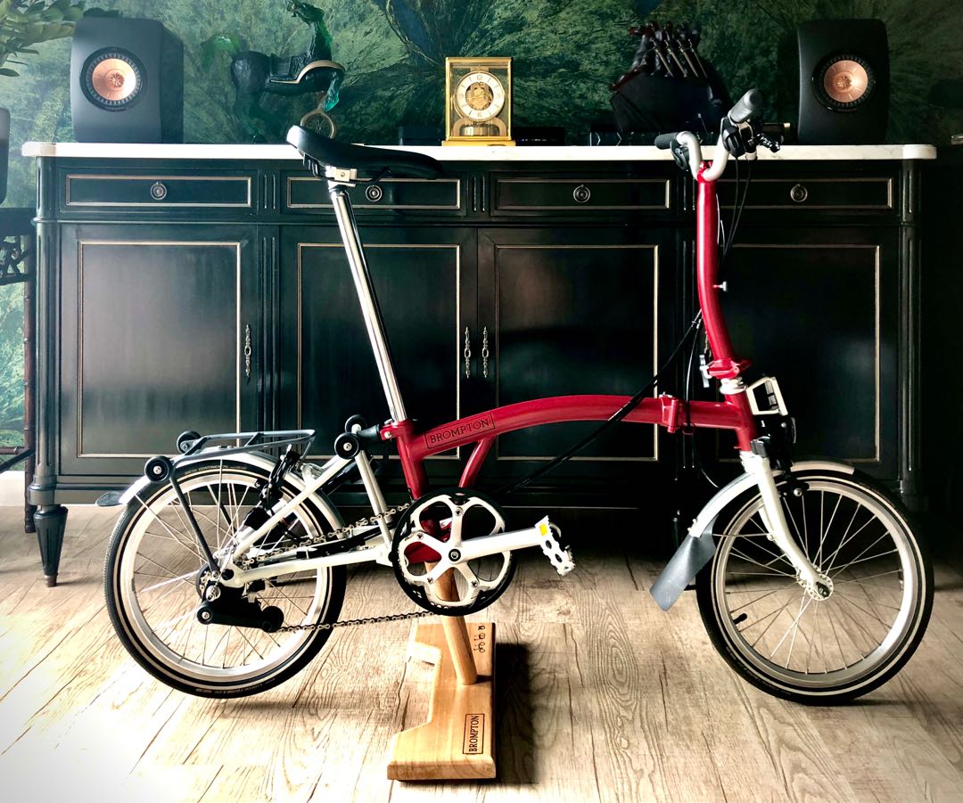 Brompton shop red white