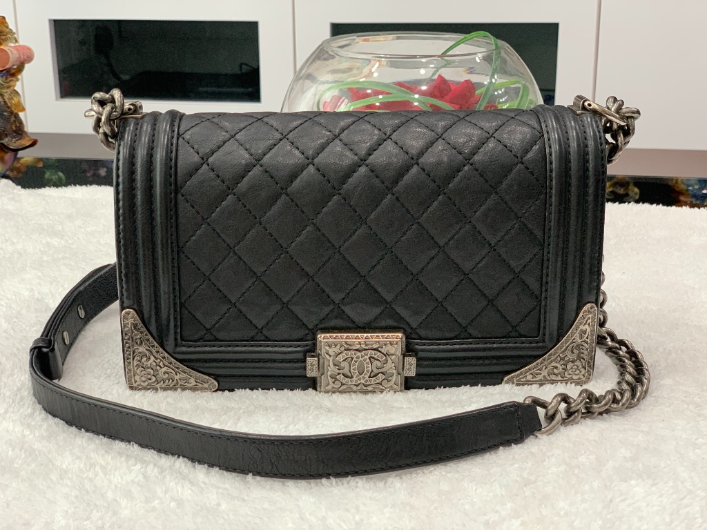 💕Chanel 25 series old medium boy bag in black calfskin, ruthenium