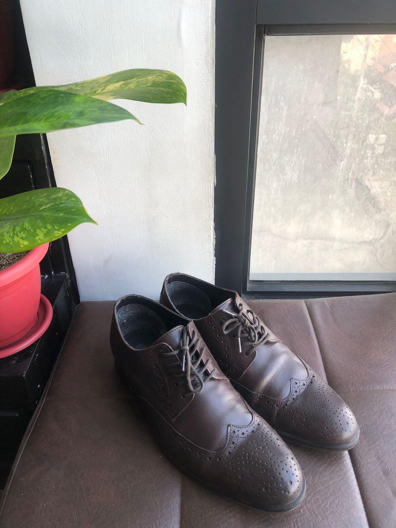 DUNE London Brown Wingtip Shoes (Category: Dress Shoes) located in Pasig City. Submitted by funhuntr (Listing ID 1077965688, Image 2). Description: DUNE London Wingtips in Brown Leather Sz EUR 41 / UK 7 Authentic with original box Used but not Abused #12xmas *** No Joybidders / No LowBidders / Shipping Method already provided / Metro Manila Buyers only / PLEASE READ the AD / Payment via BPI, UCPB bank deposit or Gcash ONLY - details to be provide